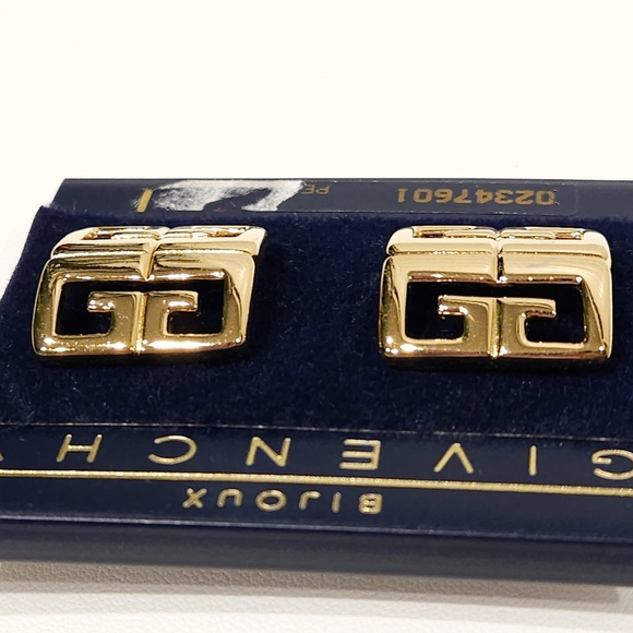 Givenchy Logo Vintage NWT Stud Earrings Gold Tone Chunky 80s Givenchy 4G Logo - Picture 10 of 15